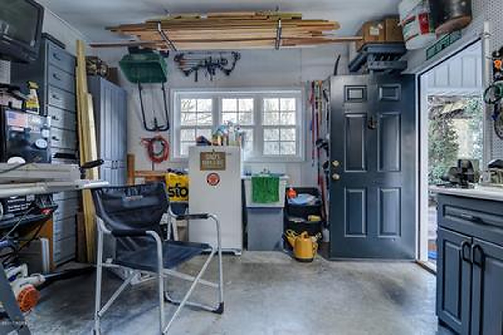 Garage turned guest suite before